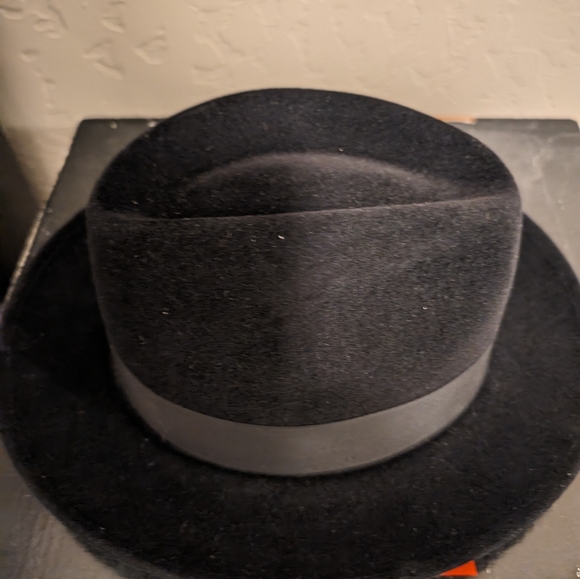 Hat - Picture 5 of 6